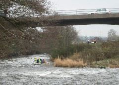 Joost&Will get in downstream.JPG