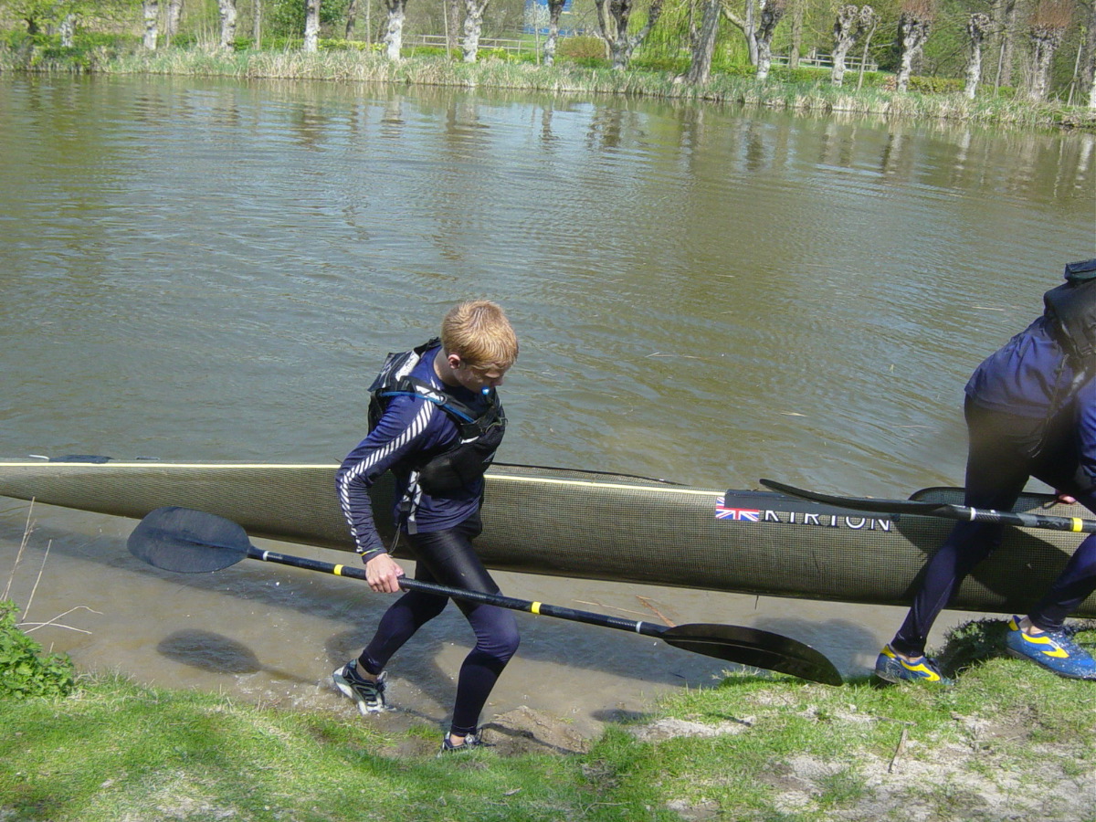 joost grabs boat